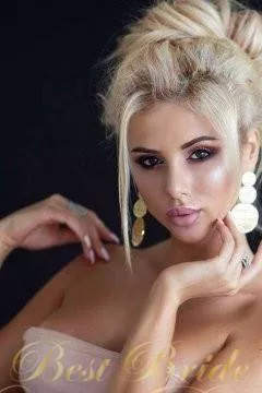 Ekaterina, 33