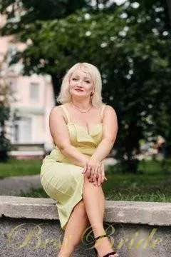 Natalia, 48