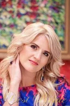 Julia, 41