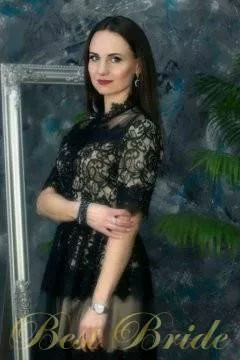 Yanina, 48
