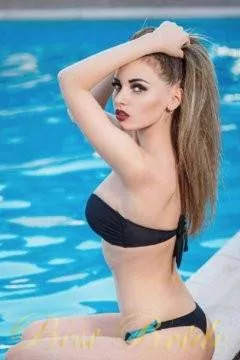 Sofia, 28