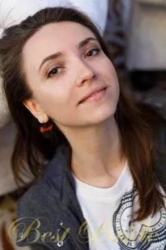 Yelizaveta, 32