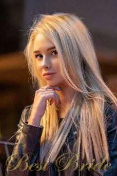 Anastasiia, 23