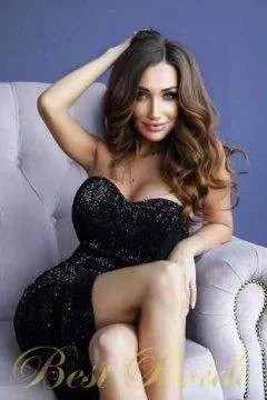 Viktoria, 33
