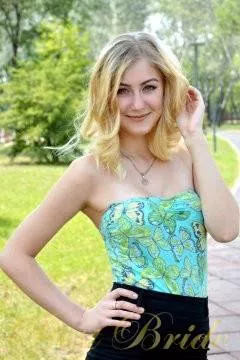 Yuliya, 28
