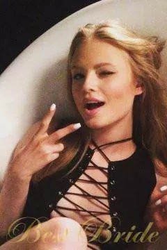 Diana, 26