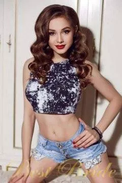 Victoriya, 28