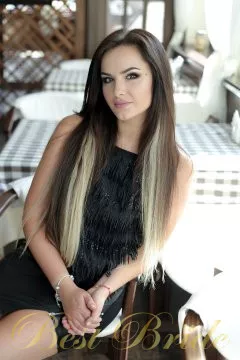 Ekaterina, 33