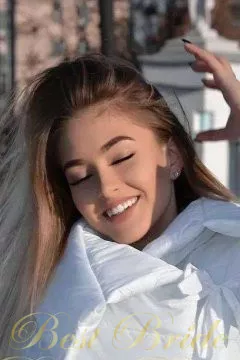 Daryna, 23