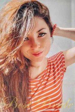 Anna, 28
