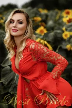 Dasha, 29