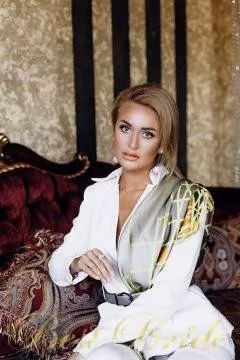 Alena, 43