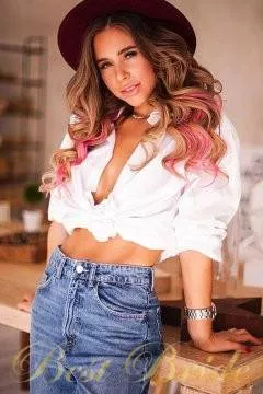 Valentina, 36