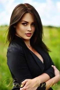 Julia, 37