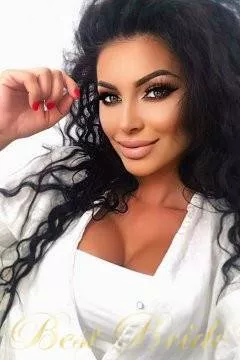 Raluca, 36