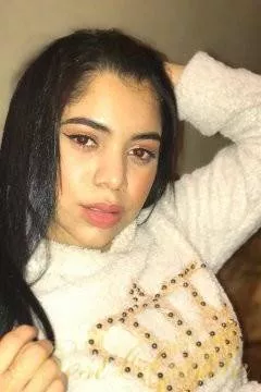 Maria Camila, 25