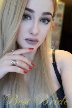 Anna, 27