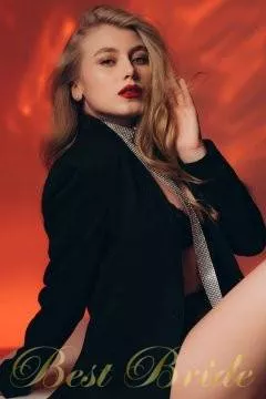 Yevheniia, 22