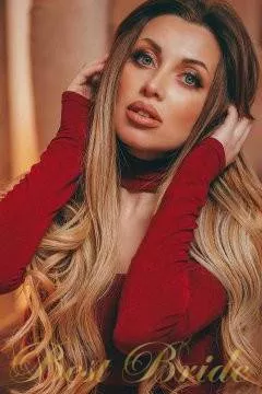 Ekaterina, 33