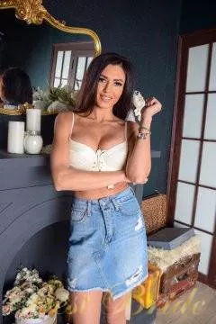 Anna, 38