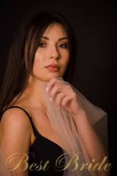 Julia, 28