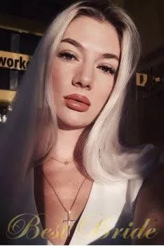 Nadia, 37