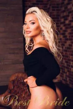 Yulia , 42
