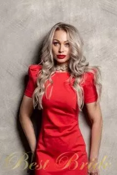 Yana, 42