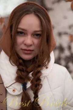Veronica, 23