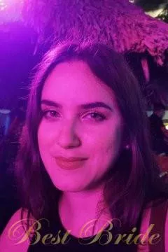 Daniela, 32