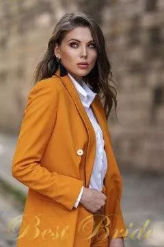Yulia, 32