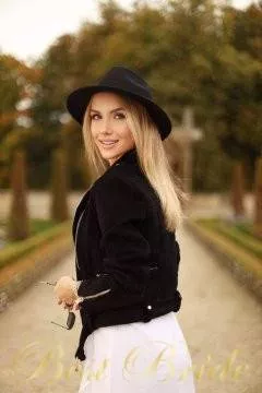 Liza, 27