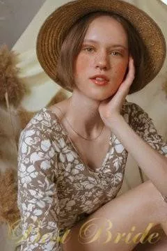 Angelina, 22