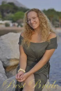 Minela, 28