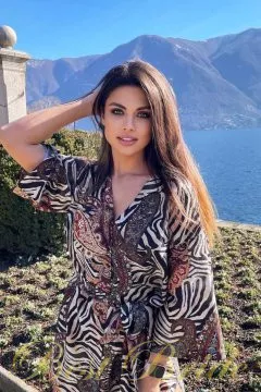 Eva, 27