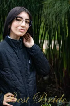 Monica, 32