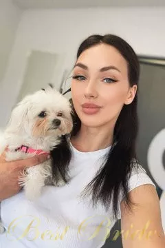 Larisa , 22