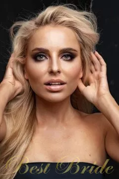 Julia , 38