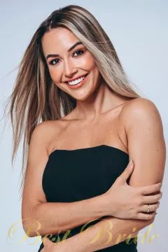 Karolina, 28