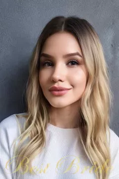 Olena, 32