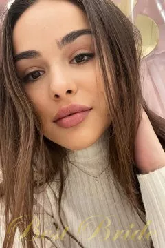 Julia, 24