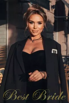 Miroslava, 37