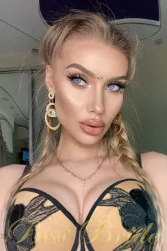 Diana, 28