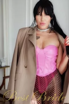 Julia, 44