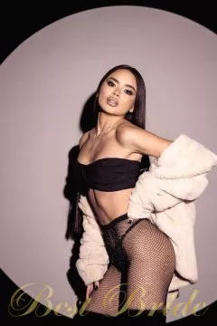 Yulia, 27