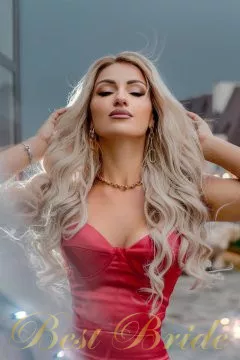 Mila, 34
