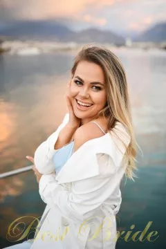 Anna, 38