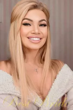 Yana, 35
