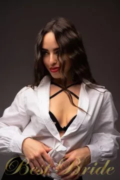 Maryna, 30