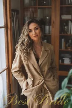 Julia, 39